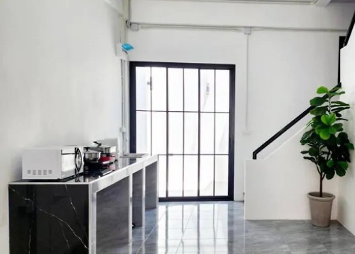 Guest house Ls 1 Lasalle House,bts,suvarnabhumi ,mega Bangna Bangkok